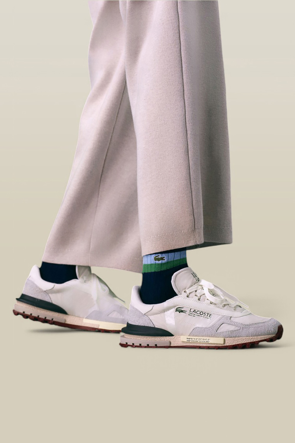 תמונת כל הלוק של נעלי סניקרס אליט LACOSTE